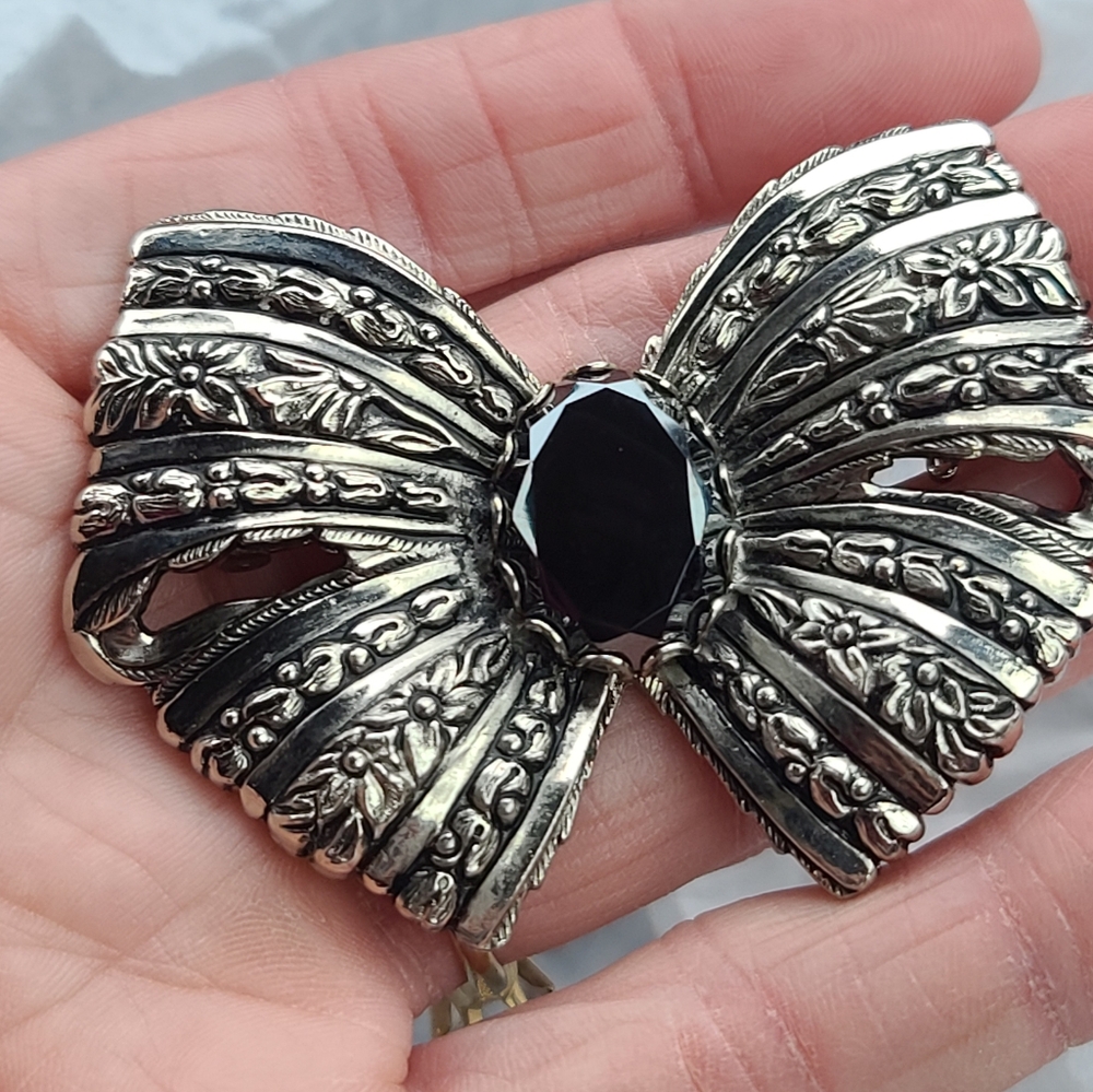 Art Noveau Style Silver Tobe and Black Women's Brooch, Bow Tie, With Stone